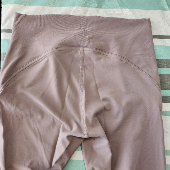 Lululemon instill legging 25", size 8 - Picture 4 of 5